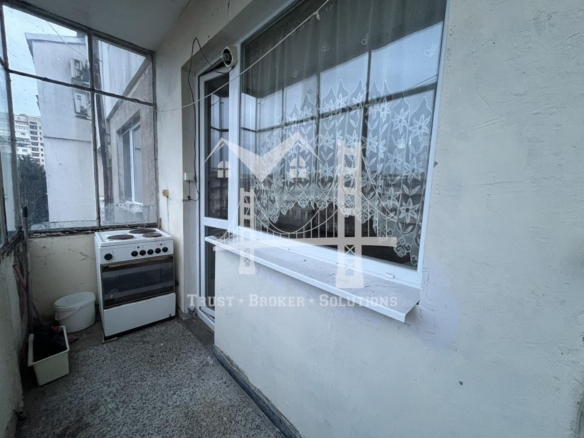 Гоце Делчев, тристаен апартамент в близост до училище - 0