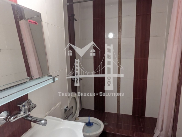 Младост 4, гарсониера преустроена на 3 помещения. До метро и Бизнес парк - 0