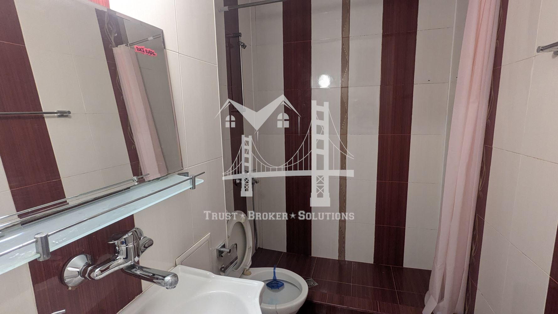 Младост 4, гарсониера преустроена на 3 помещения. До метро и Бизнес парк - 0