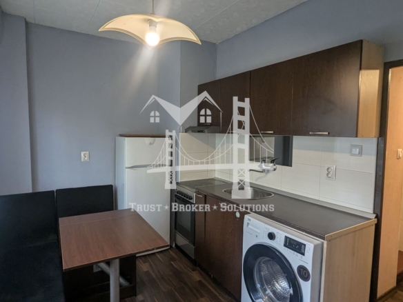 Младост 4, гарсониера преустроена на 3 помещения. До метро и Бизнес парк - 0