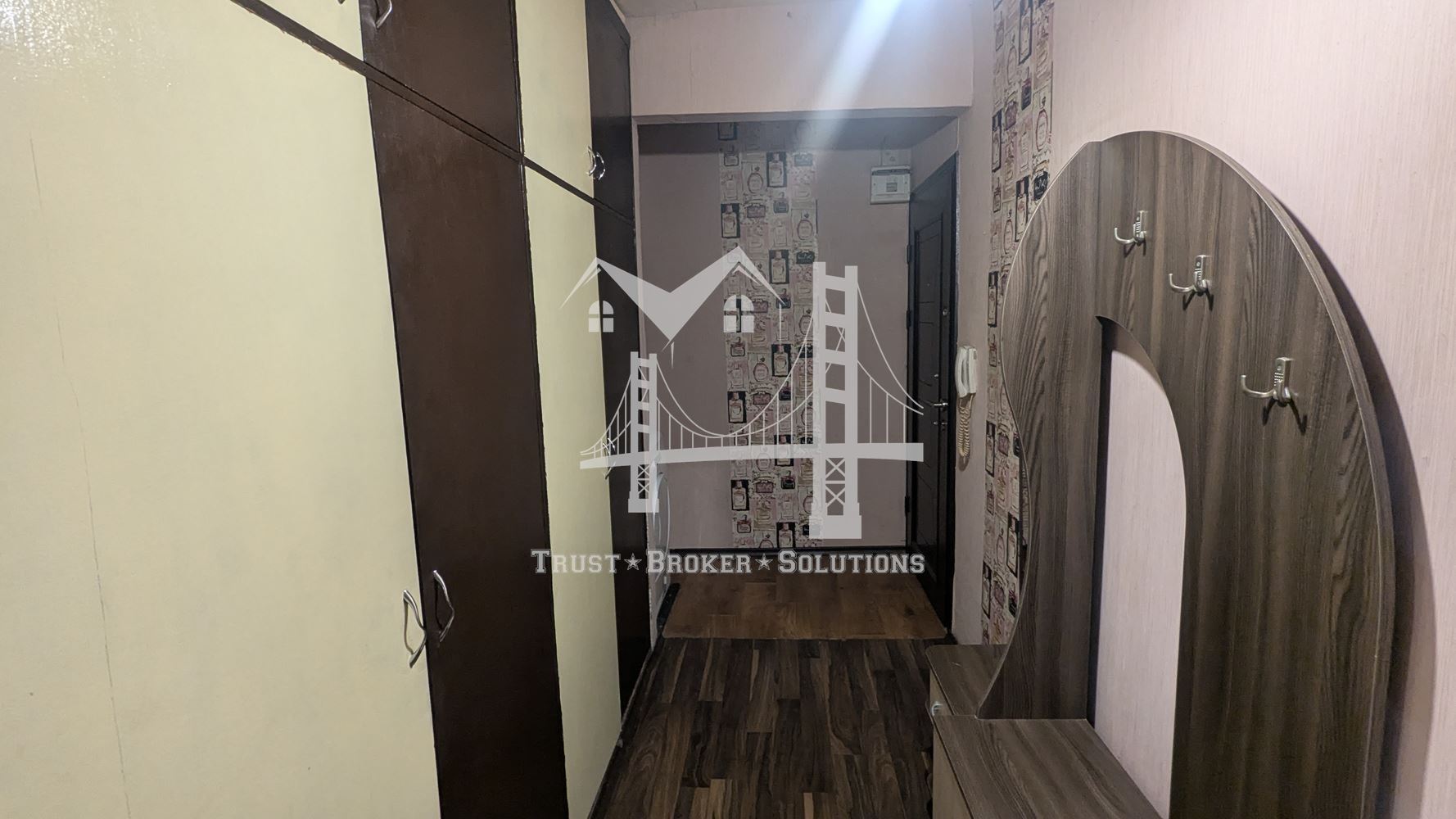 Младост 4, гарсониера преустроена на 3 помещения. До метро и Бизнес парк - 0