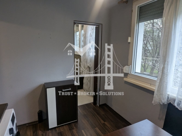 Младост 4, гарсониера преустроена на 3 помещения. До метро и Бизнес парк - 0