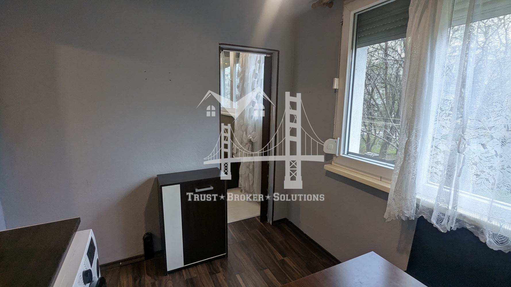 Младост 4, гарсониера преустроена на 3 помещения. До метро и Бизнес парк - 0