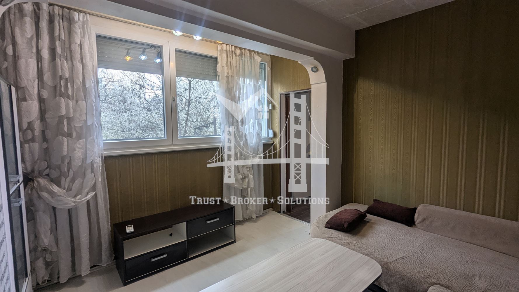 Младост 4, гарсониера преустроена на 3 помещения. До метро и Бизнес парк - 0