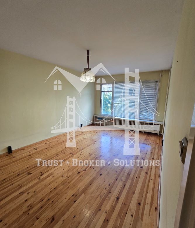 Гарсониера, Младост 3, 130 000€