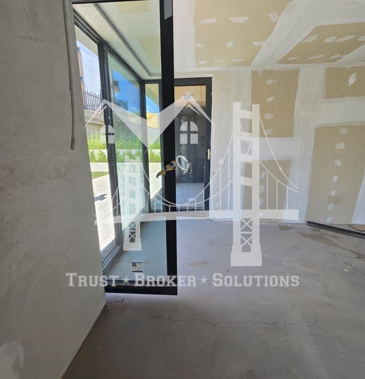 3-СТАЕН, кв. Витоша, 315 000 € , двор 142 м² - 0