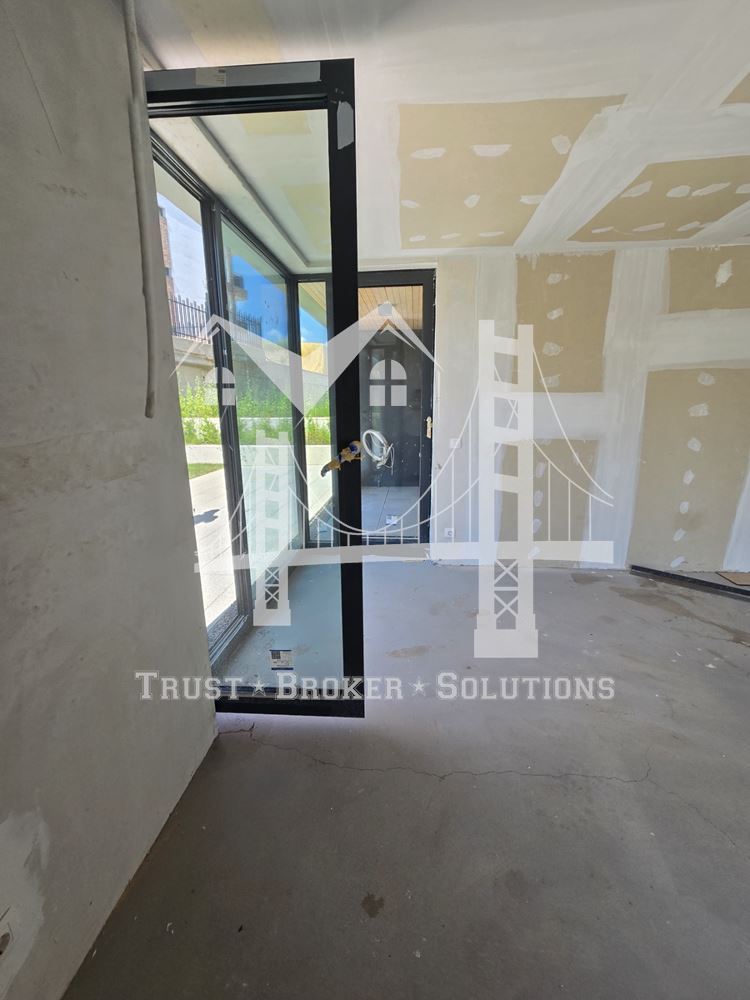 3-СТАЕН, кв. Витоша, 315 000 € , двор 142 м² - 0