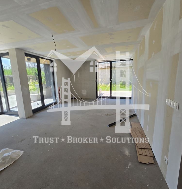 3-СТАЕН, кв. Витоша, 315 000 € , двор 142 м²