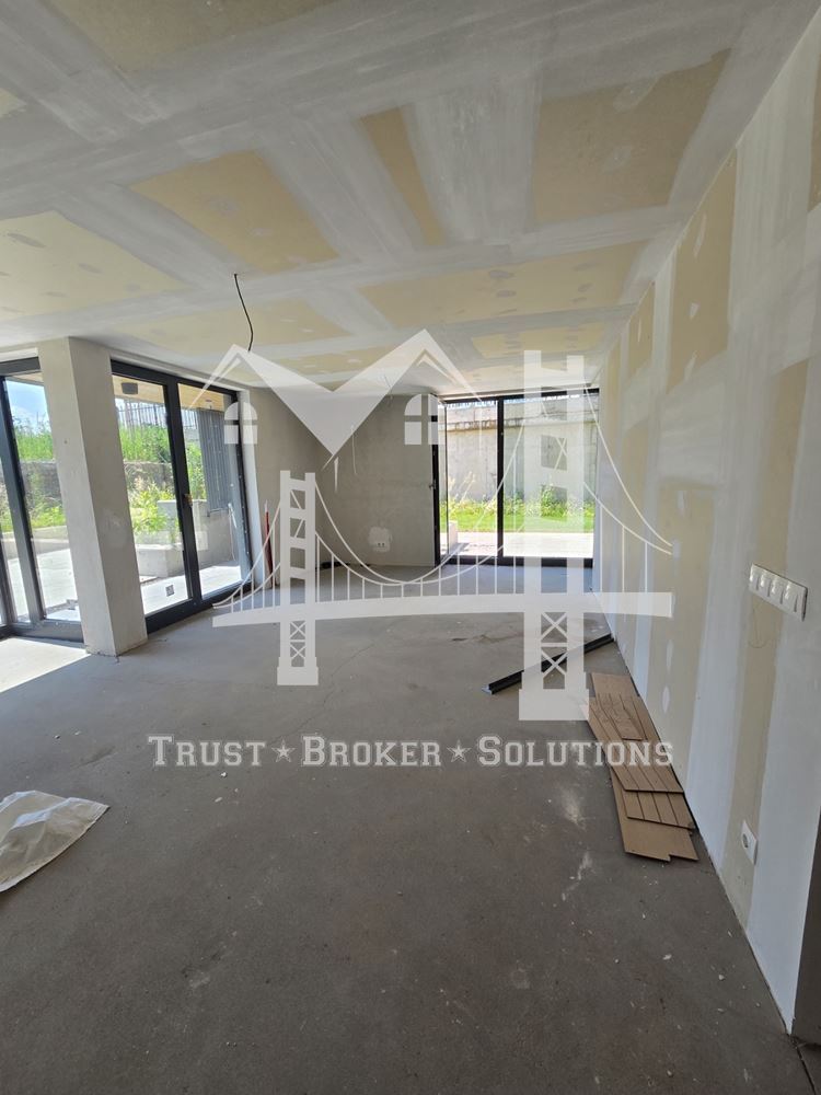 3-СТАЕН, кв. Витоша, 315 000 € , двор 142 м²-0 3-СТАЕН, кв. Витоша, 315 000 € , двор 142 м² - 0