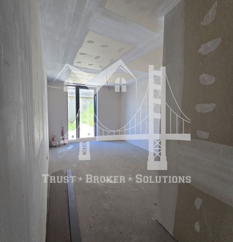 3-СТАЕН, кв. Витоша, 315 000 € , двор 142 м² - 0