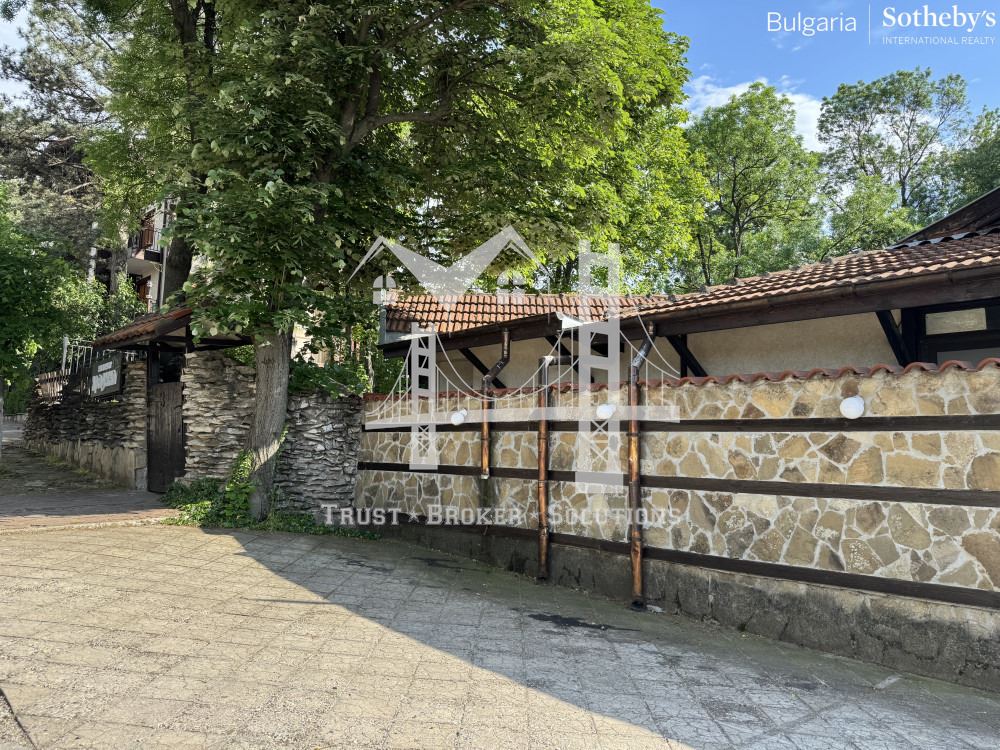 Хотел, 3 500 000€, гр. Червен бряг - 0