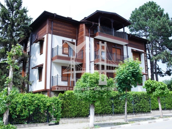 Хотел, 3 500 000€, гр. Червен бряг - 0