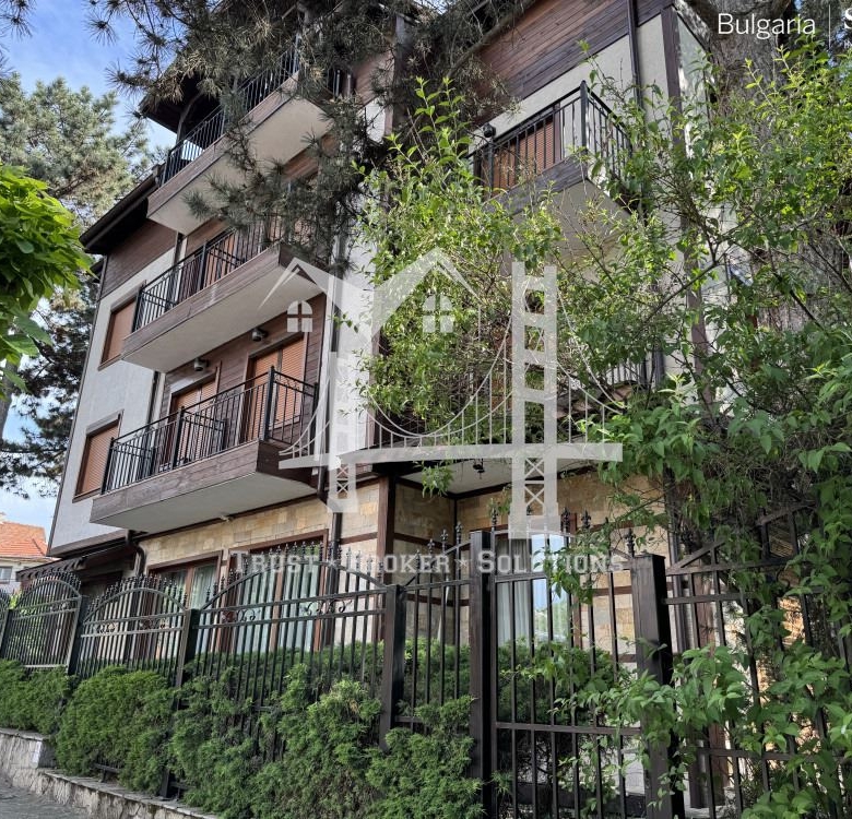Хотел, 3 500 000€, гр. Червен бряг - 0