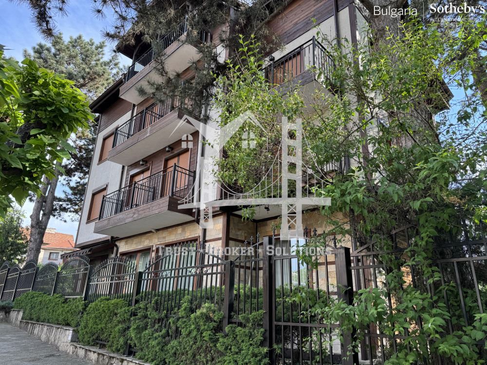 Хотел, 3 500 000€, гр. Червен бряг - 0
