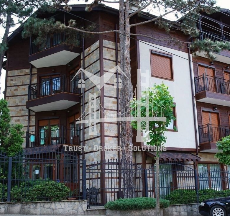 Хотел, 3 500 000€, гр. Червен бряг - 0