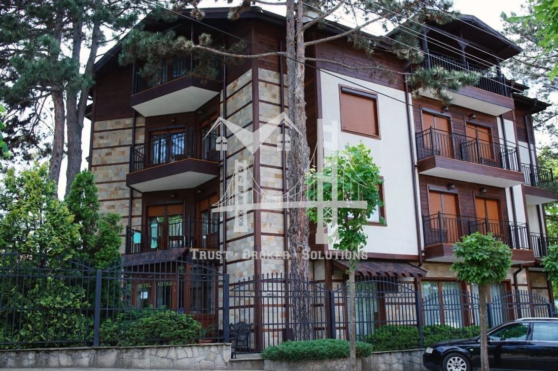 Хотел, 3 500 000€, гр. Червен бряг - 0