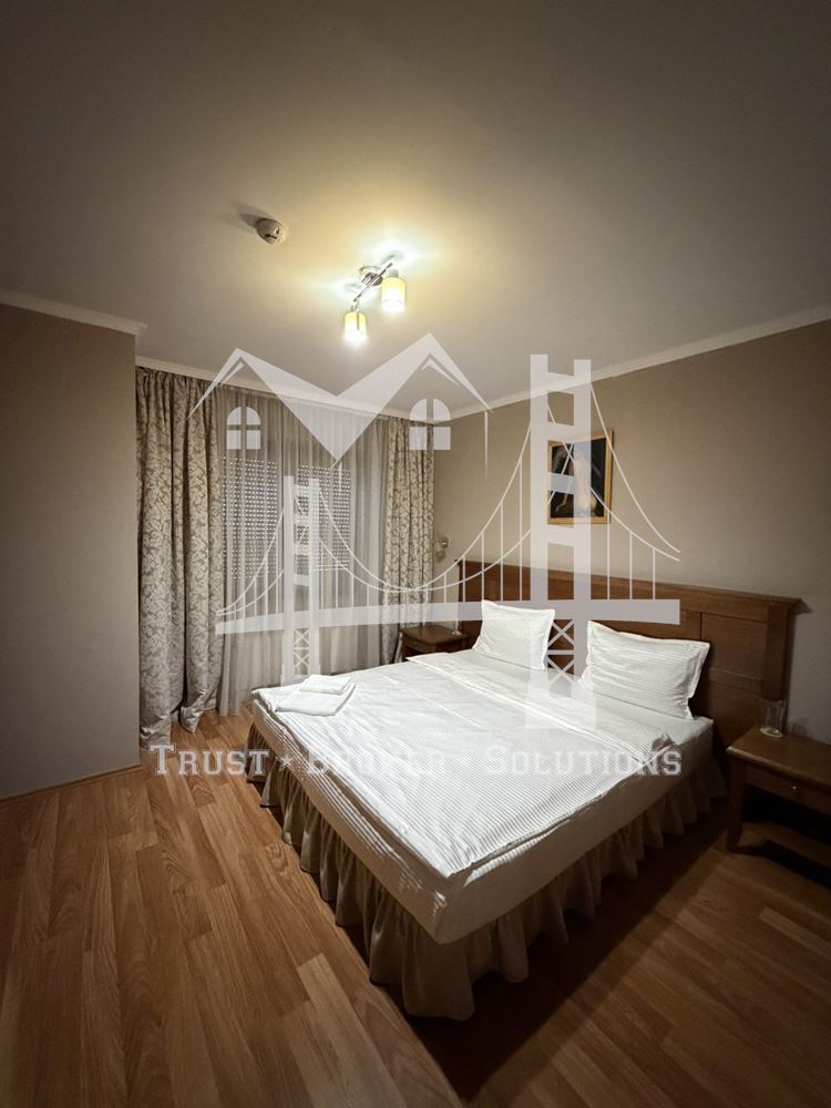 Хотел, 3 500 000€, гр. Червен бряг - 0