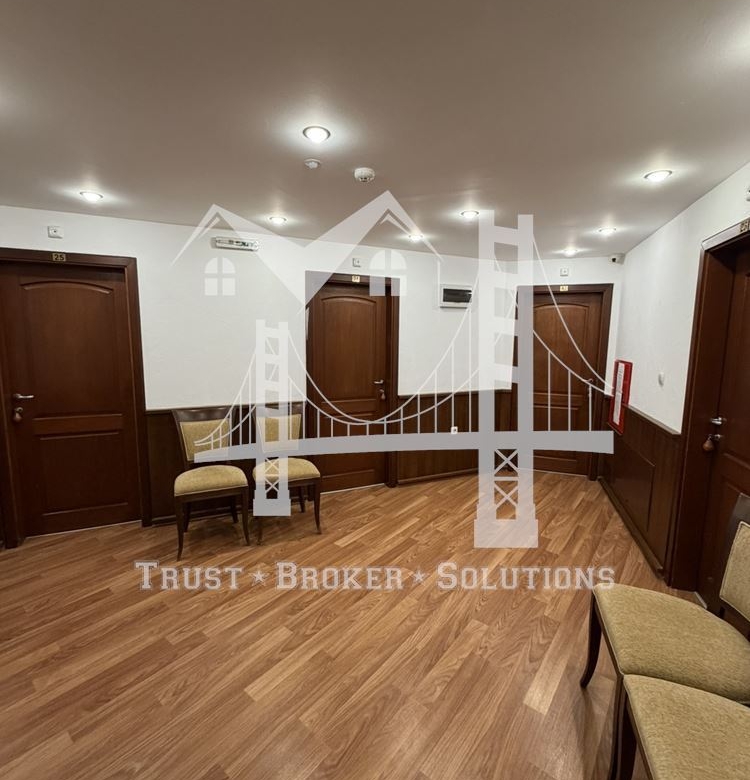 Хотел, 3 500 000€, гр. Червен бряг - 0