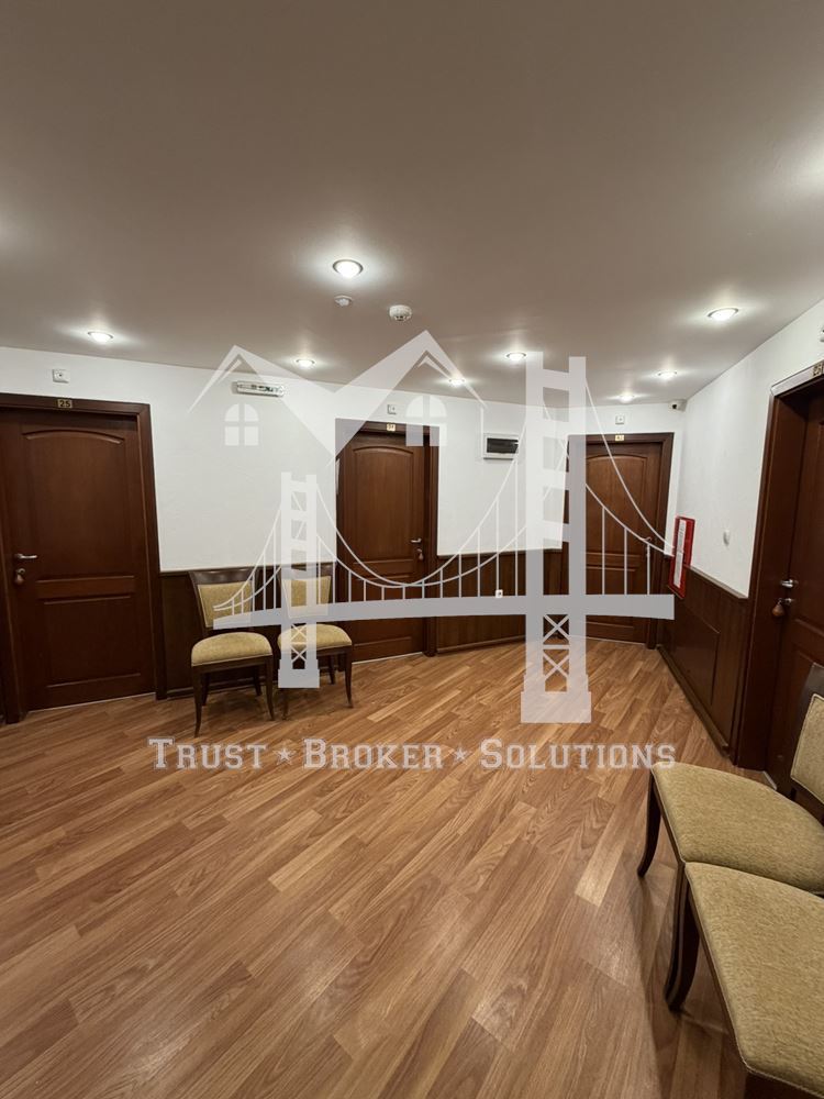 Хотел, 3 500 000€, гр. Червен бряг - 0