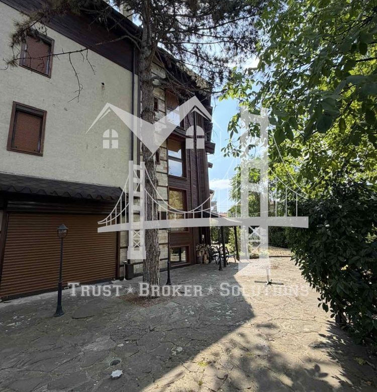 Хотел, 3 500 000€, гр. Червен бряг - 0