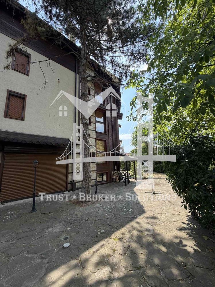 Хотел, 3 500 000€, гр. Червен бряг - 0
