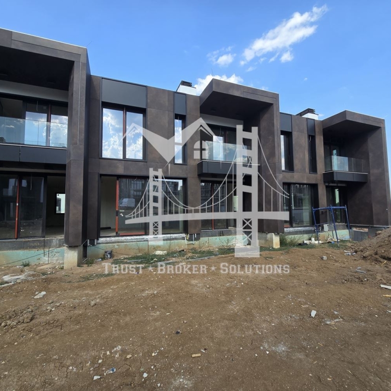 3-етажна КЪЩА, м-т Камбаните, 876 300€